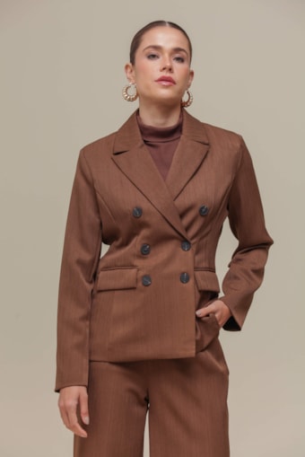 Blazer em alfaiataria Risca de Giz Marrom
