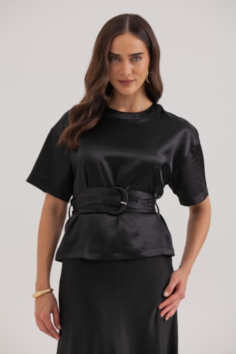 Blusa Acetinada Manga Curta Com Cinto Preto