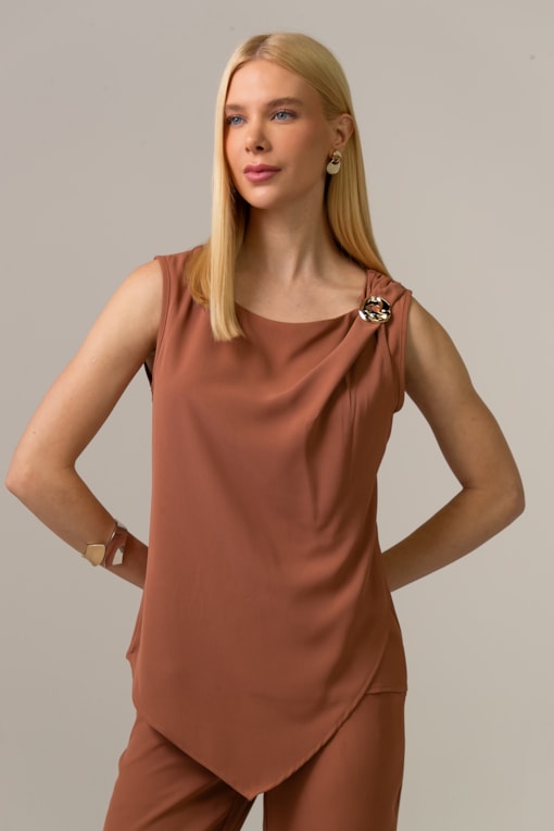 Blusa Alfaiataria Broche Dourado Marrom