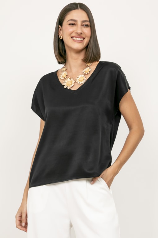 Blusa Ampla Com Colar  Preto