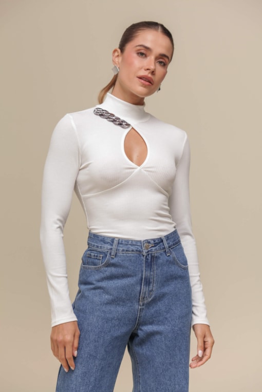 Blusa Canelada Gola Alta com Detalhe Corrente  Off-white