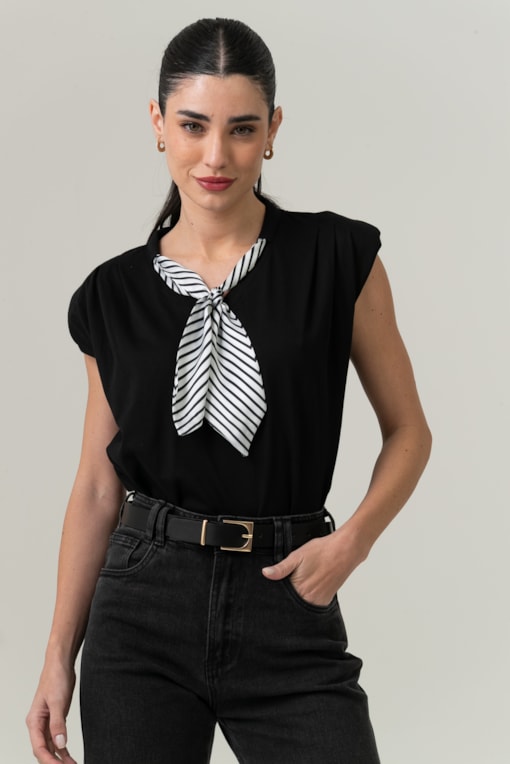 Blusa Com Lenço Embutido E Ombreiras Preto