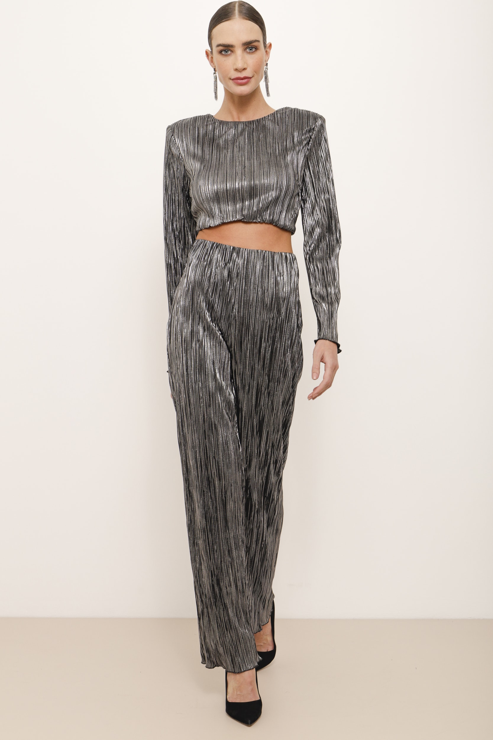 Blusa Cropped Plissada Metalizada  Preto