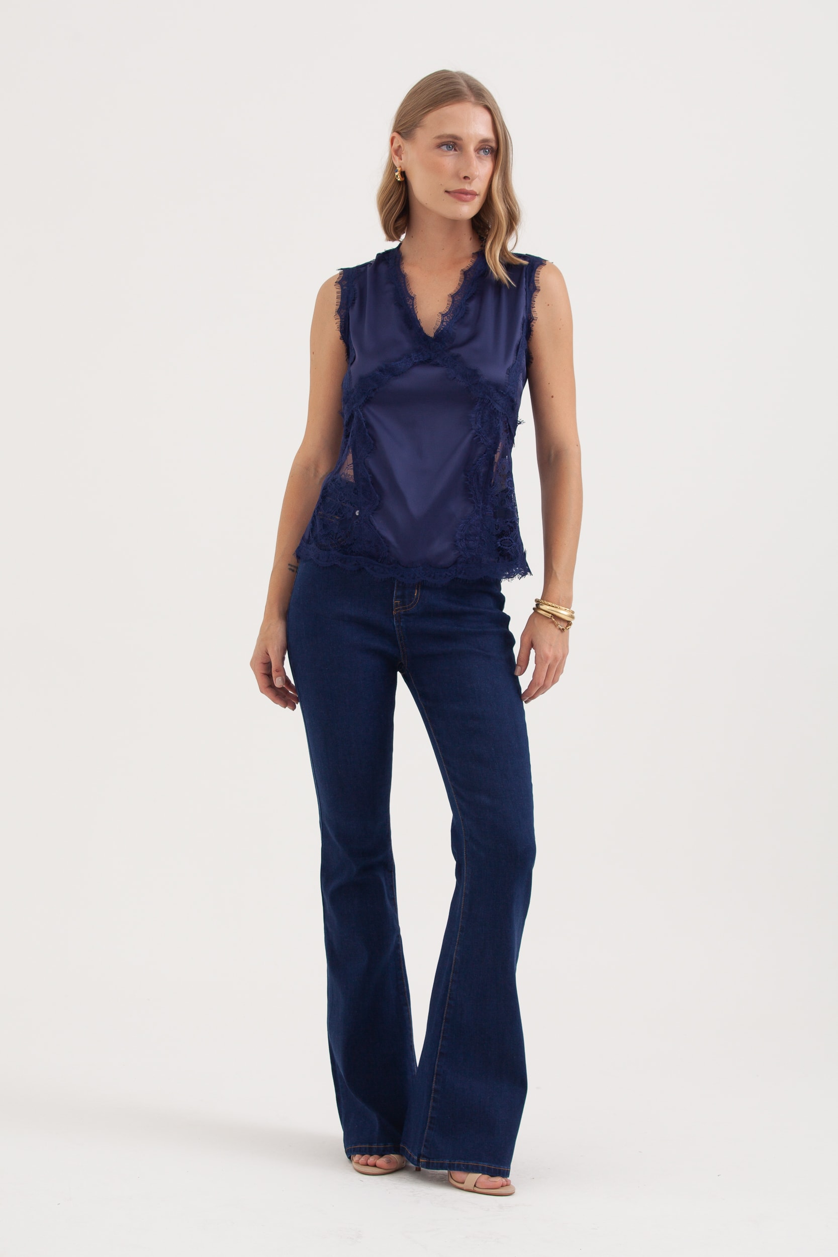 Blusa Em Cetim Com Detalhes E Costas Renda Marinho 