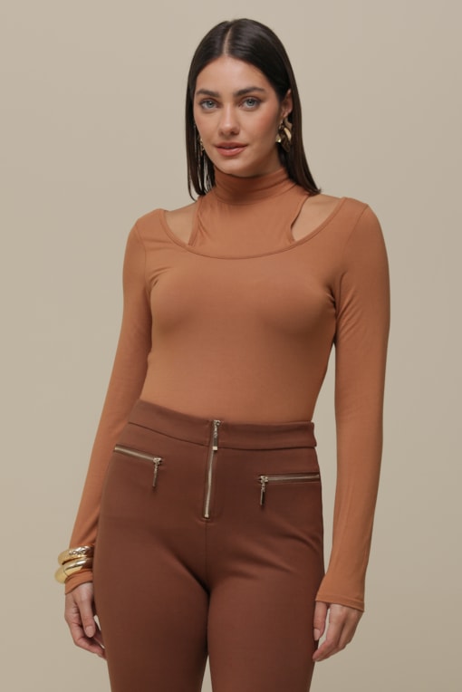 Blusa Malha Gola Alta Recortes Ombro   Camel