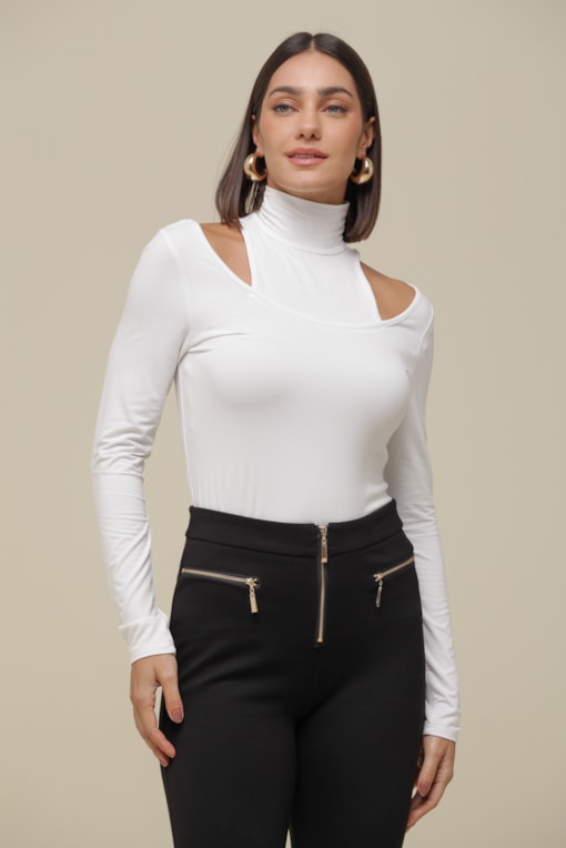 Blusa Malha Gola Alta Recortes Ombro   Off-white