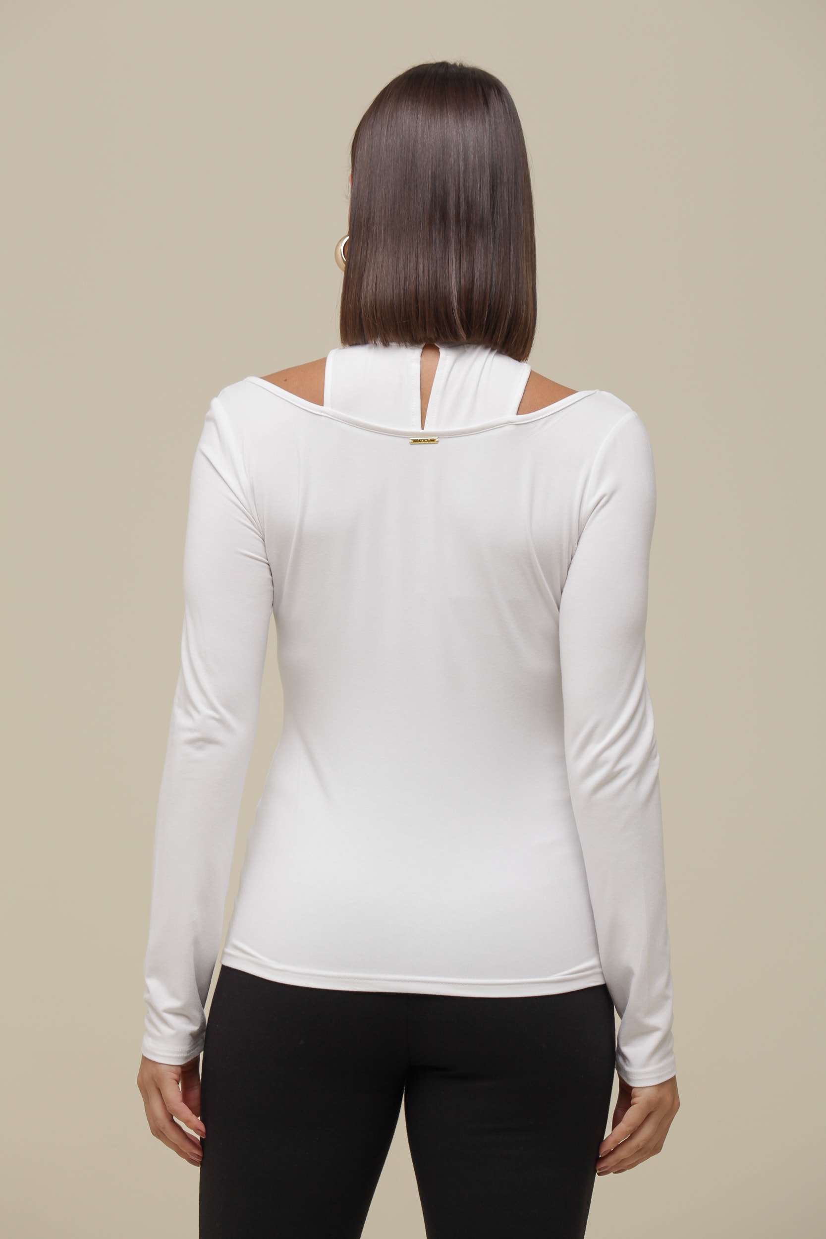 Blusa Malha Gola Alta Recortes Ombro   Off-white