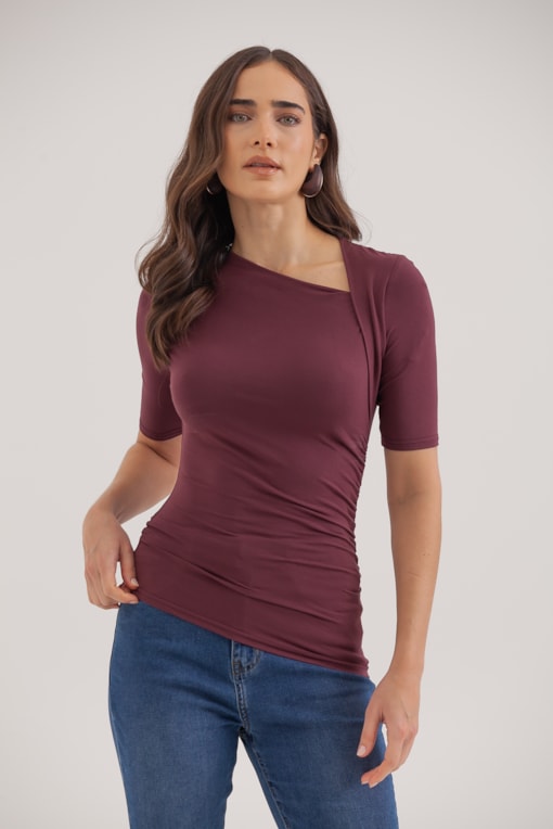Blusa Malha Manga Curta Decote Assimétrico Ameixa