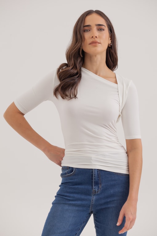 Blusa Malha Manga Curta Decote Assimétrico Off-white