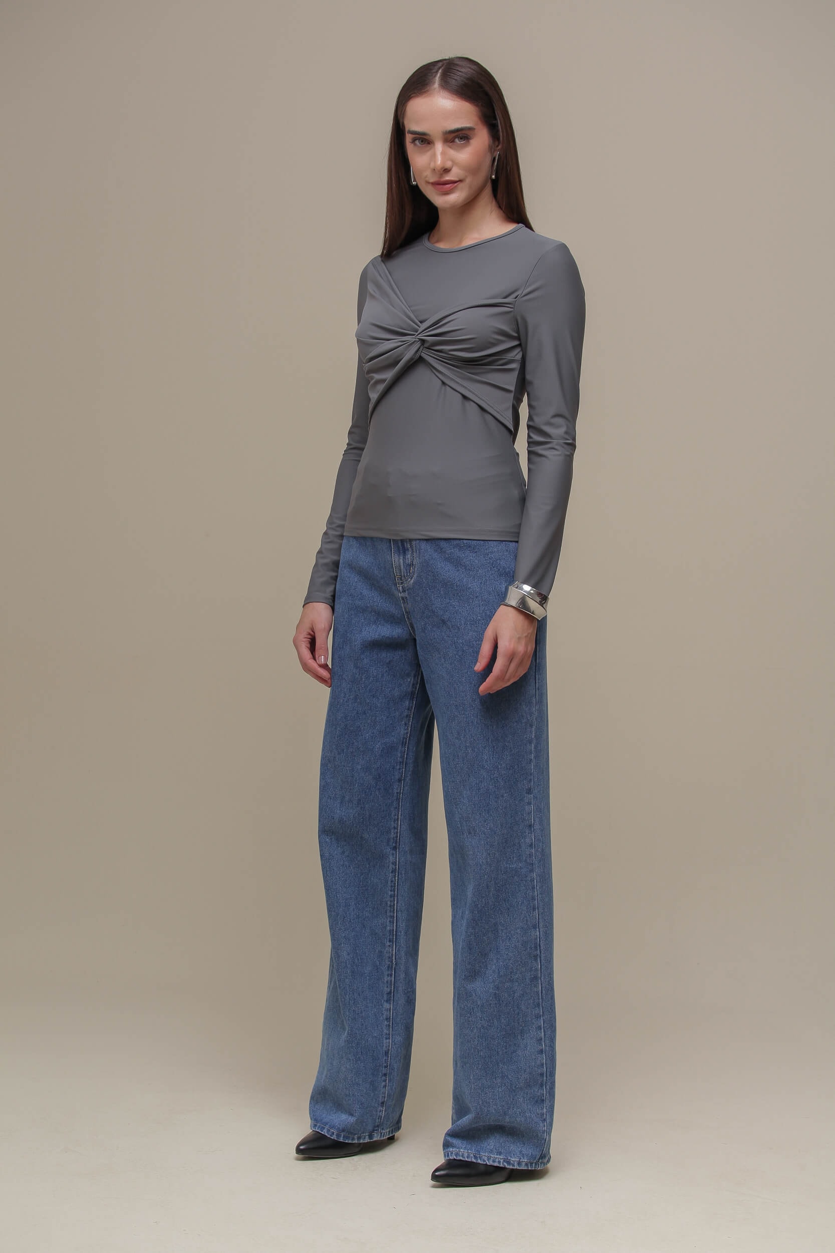 Blusa Manga Longa Detalhe Torcido Frente Cinza