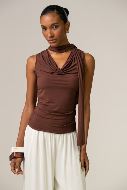 Blusa Regata Malha Com Gola Laço Marrom