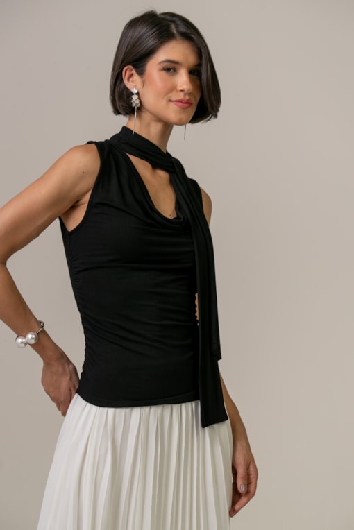 Blusa Regata Malha Com Gola Laço Preto