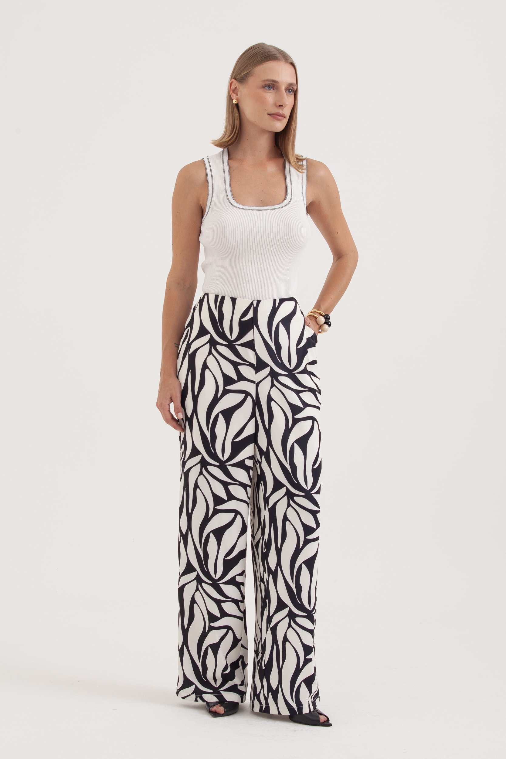 Blusa Regata Tricot Pontos Gola E Cava Branco
