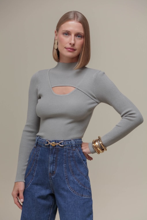 Blusa Tricô Gola Alta Decote Assimétrico Cinza