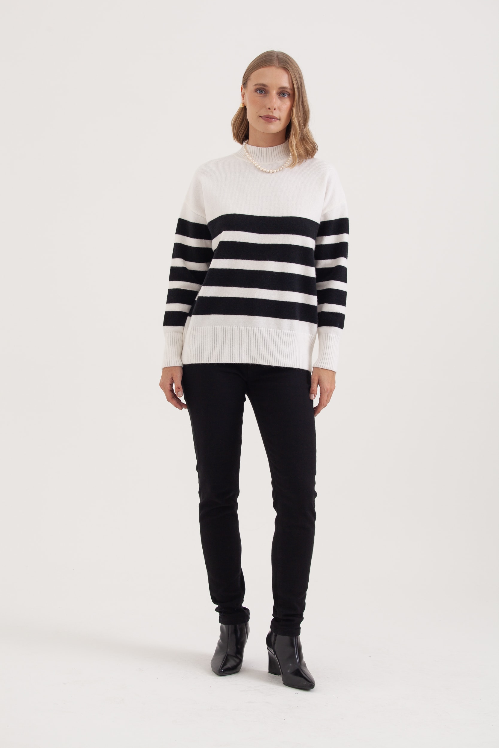 Blusa Tricot Ampla Gola Alta Listrada Off-white