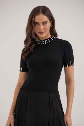 Blusa Tricot Gola Alta Manga Curta Pérolas E Strass Preto
