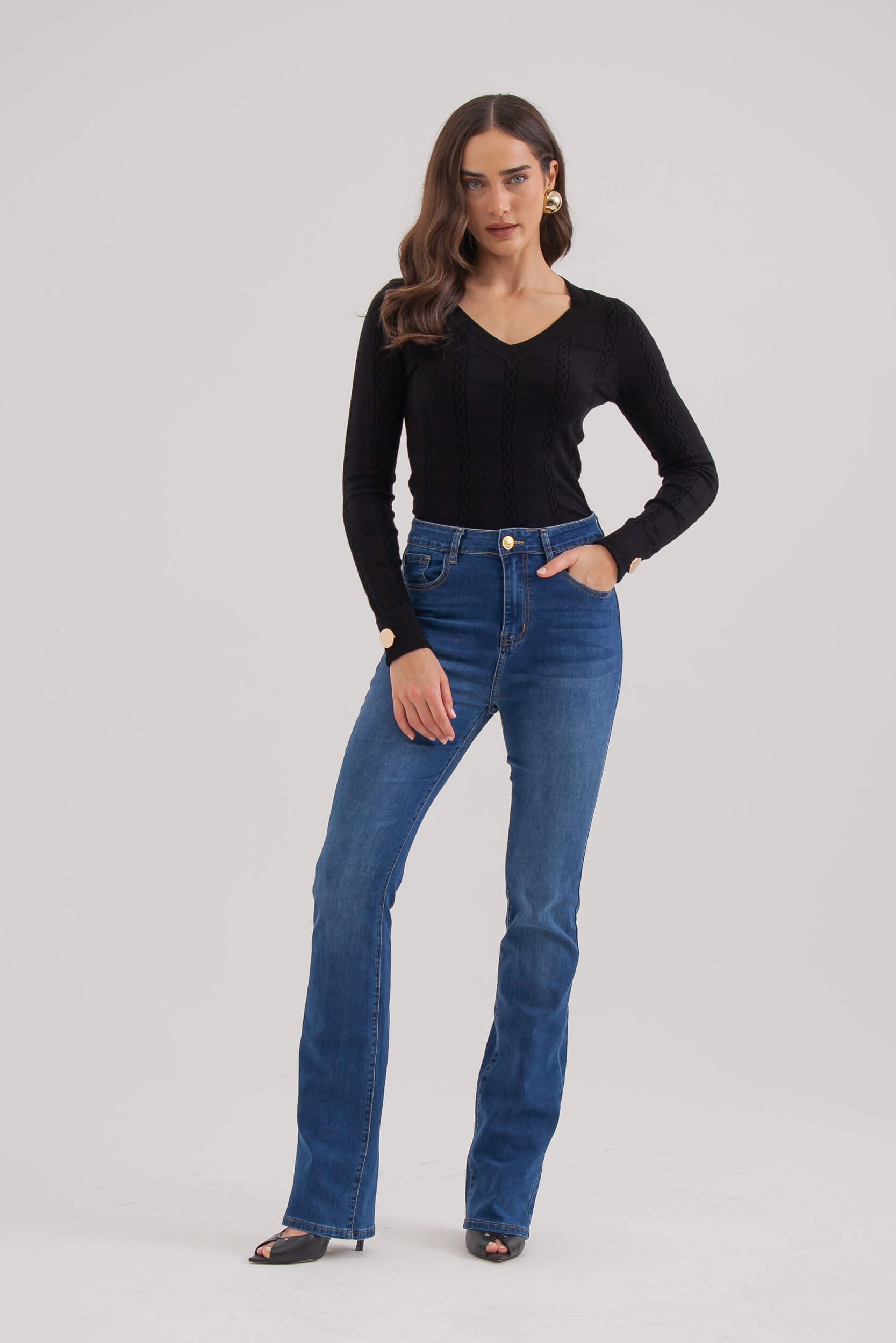 Blusa Tricot Manga Longa Decote V Botão Punho Preto