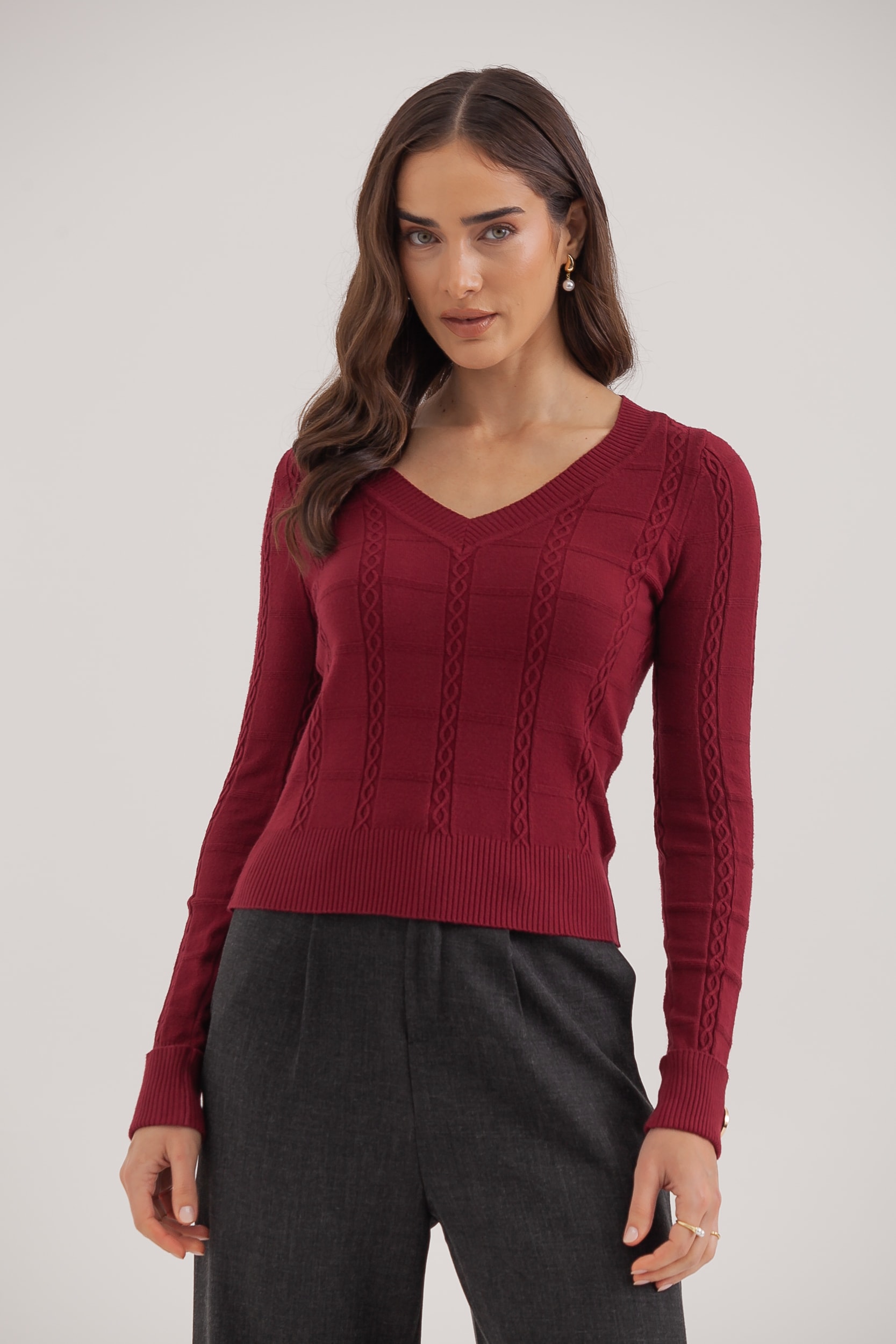 Blusa Tricot Manga Longa Decote V Botão Punho Vinho