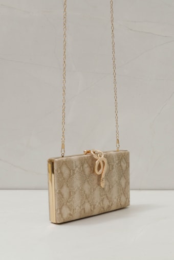 Bolsa Clutch Animal Print Cobra Dourado