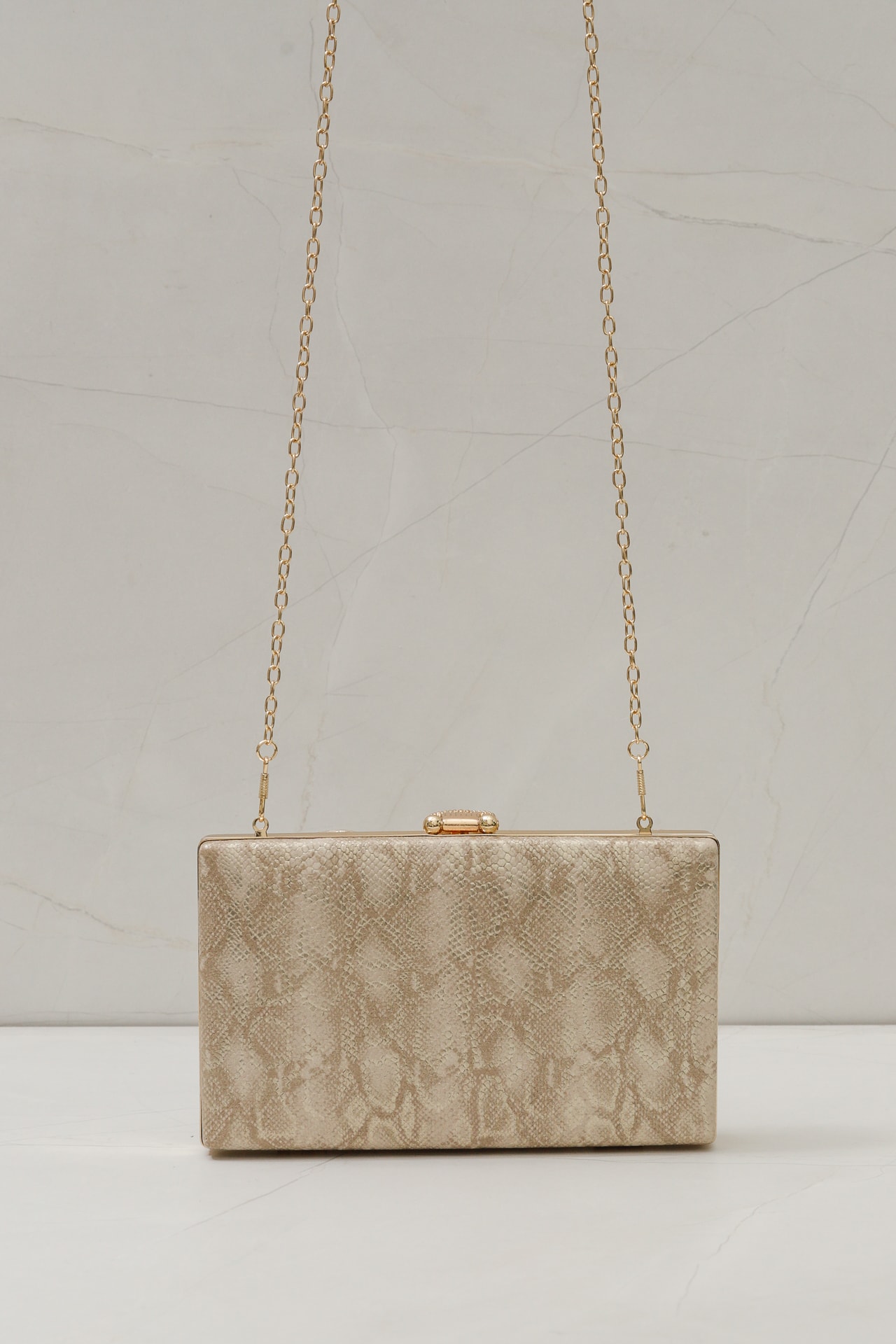 Bolsa Clutch Animal Print Cobra Dourado