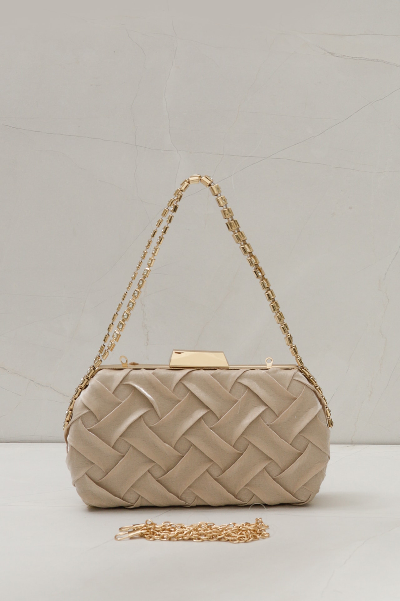 Bolsa Clutch com Detalhes Alça Corrente Bege
