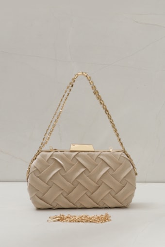Bolsa Clutch com Detalhes Alça Corrente Bege