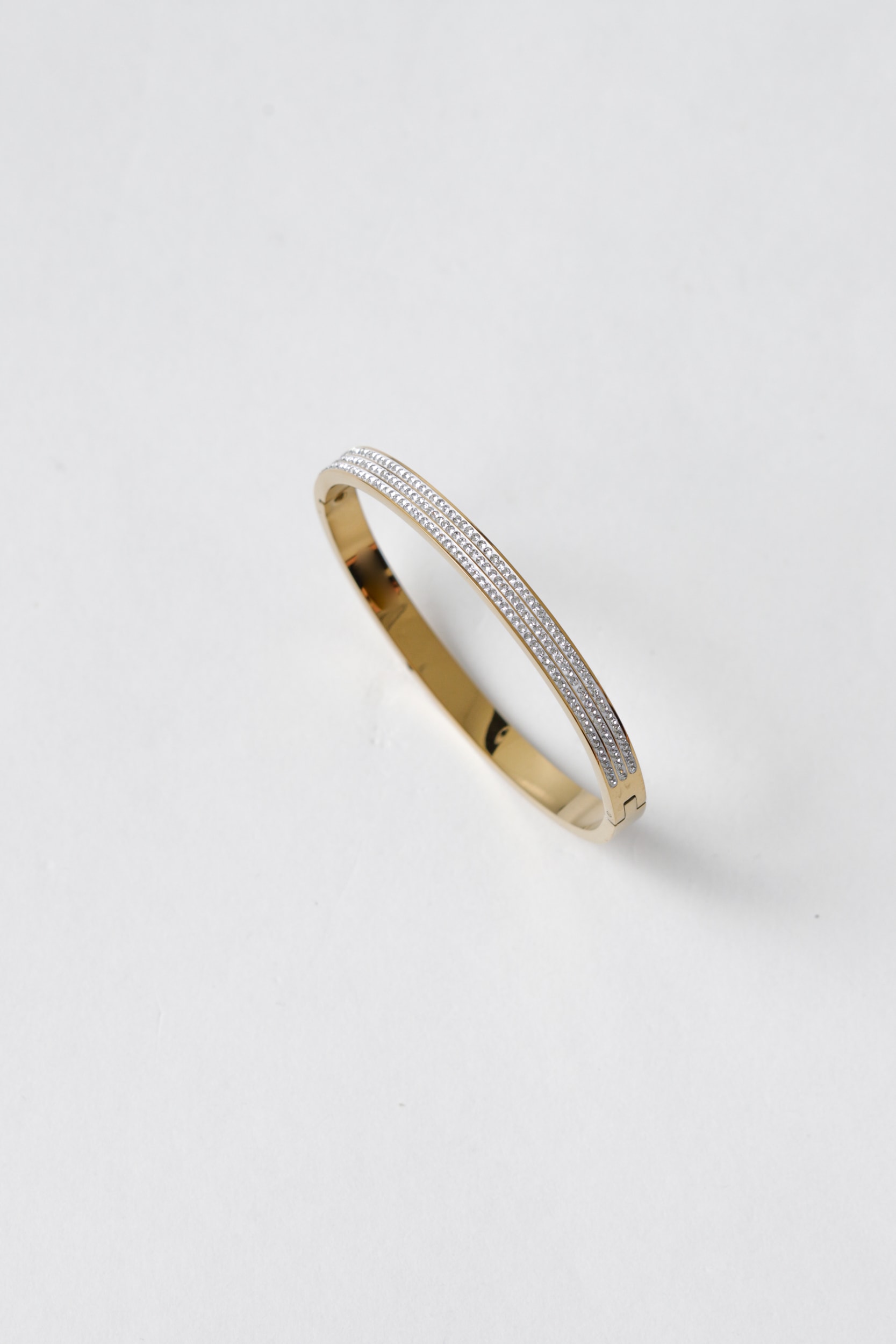 Bracelete Fino Cravejado Strass Dourado