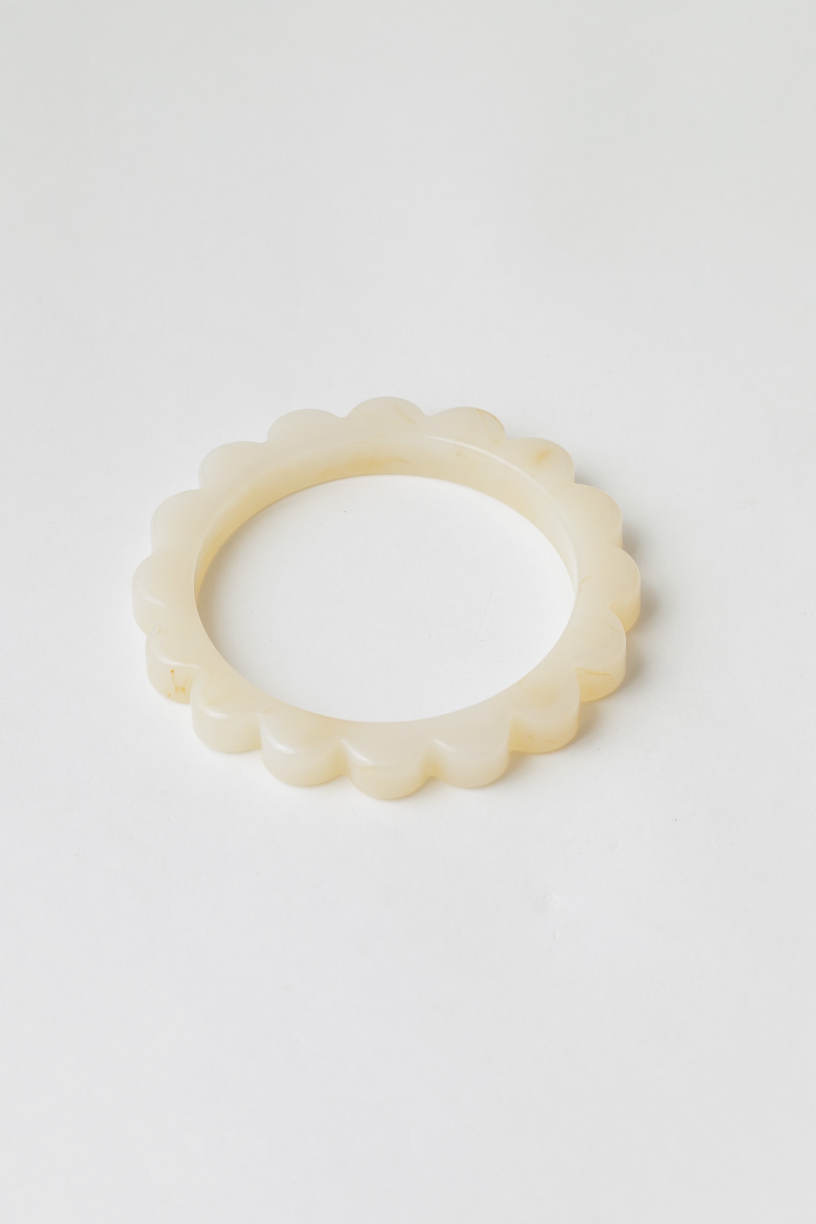 Bracelete Resinado Flor Off-white