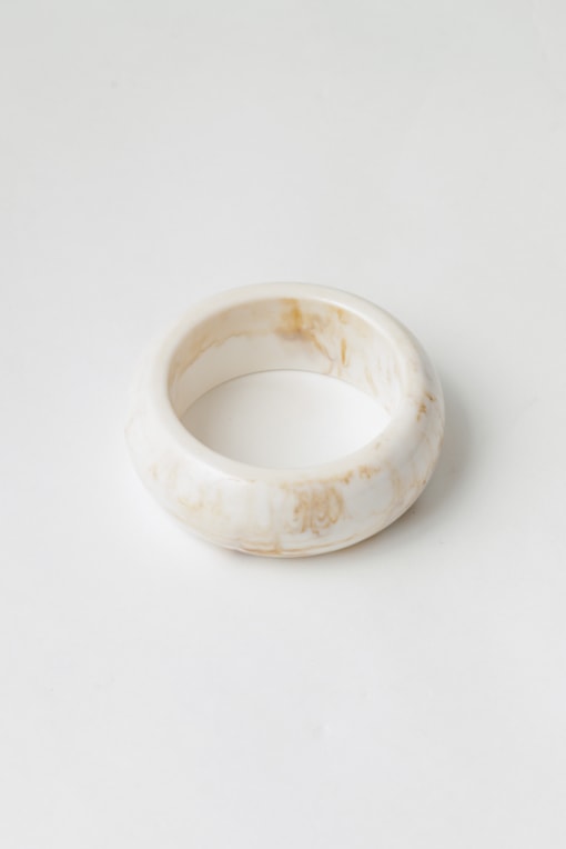 Bracelete Resinado Largo Abaulado Branco
