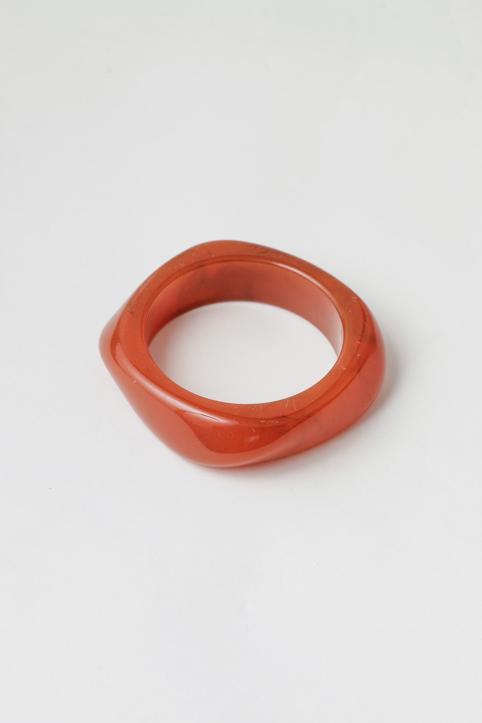 Bracelete Resinado Médio Ondulado Caramelo
