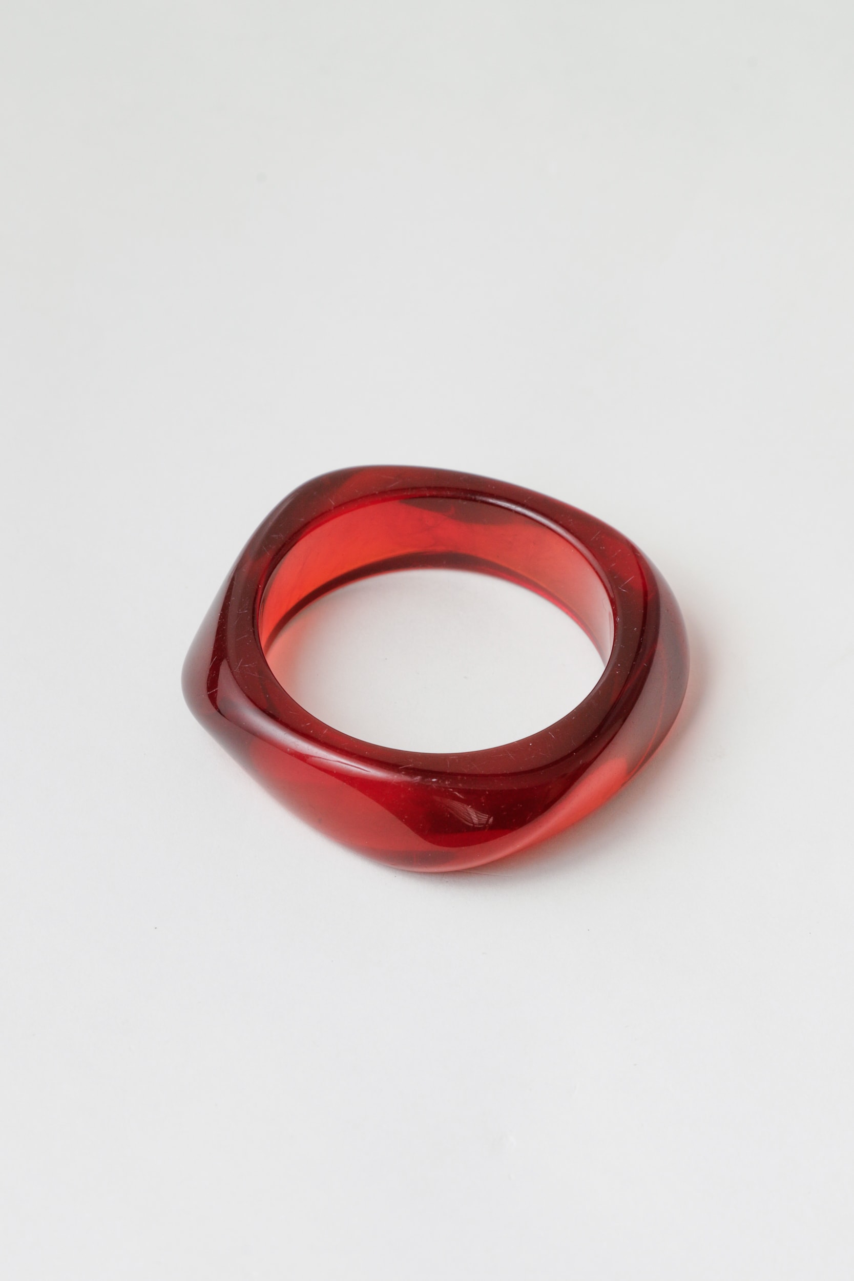 Bracelete Resinado Médio Ondulado Marrom