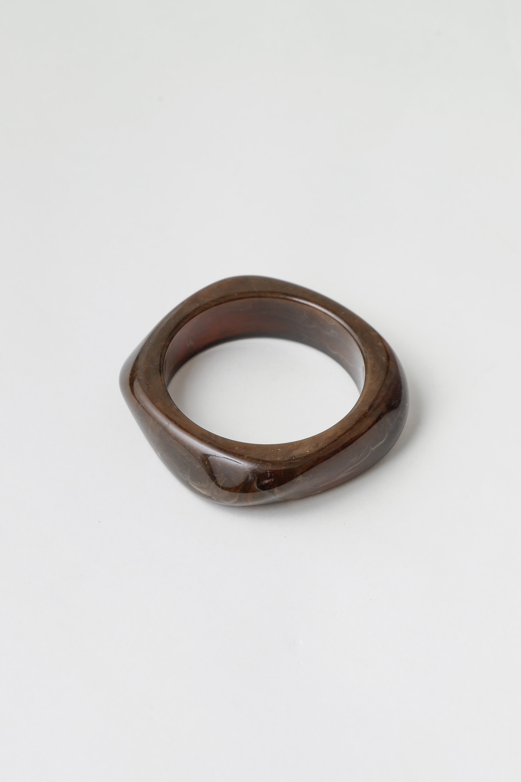 Bracelete Resinado Médio Ondulado Preto