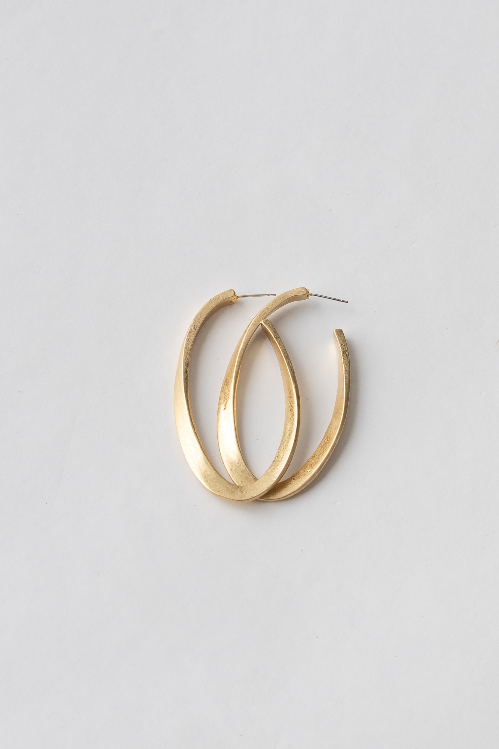 Brinco Argola Alongada Orgânica Dourado