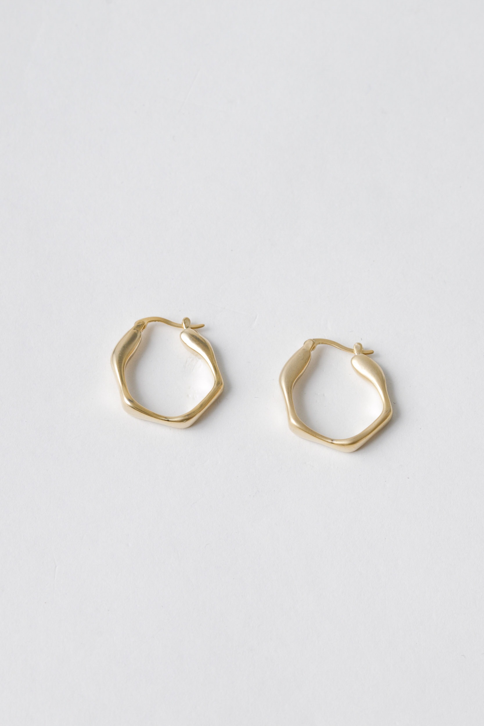 Brinco Argola Fosca Orgânica Dourado
