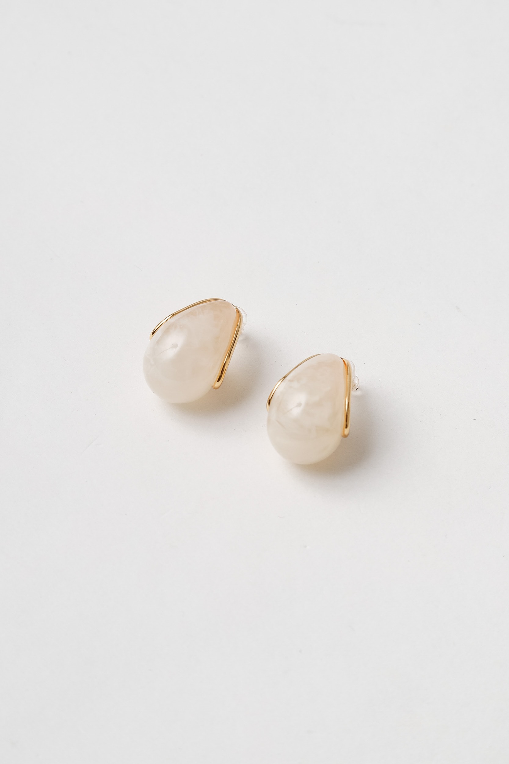 Brinco Argola Pequena Com Resina Branco