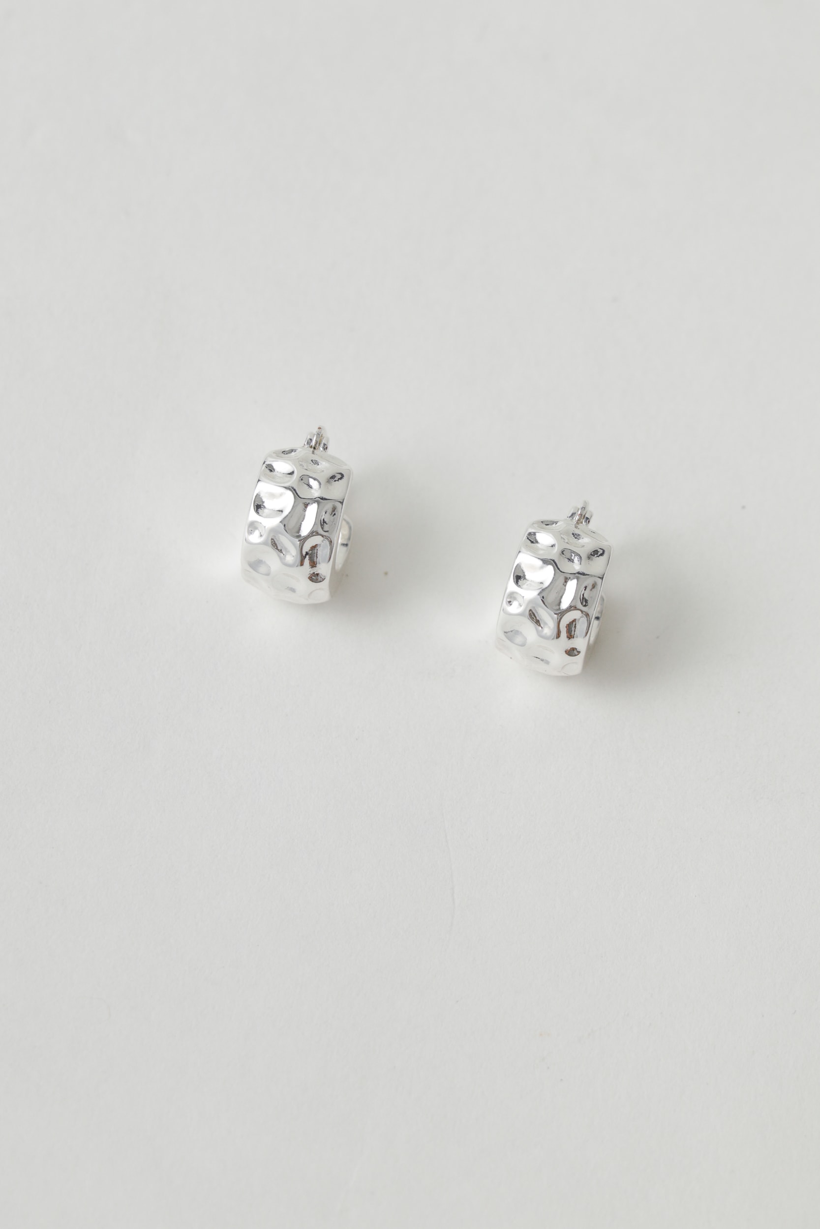 Brinco Argola Pequena com Textura Prata