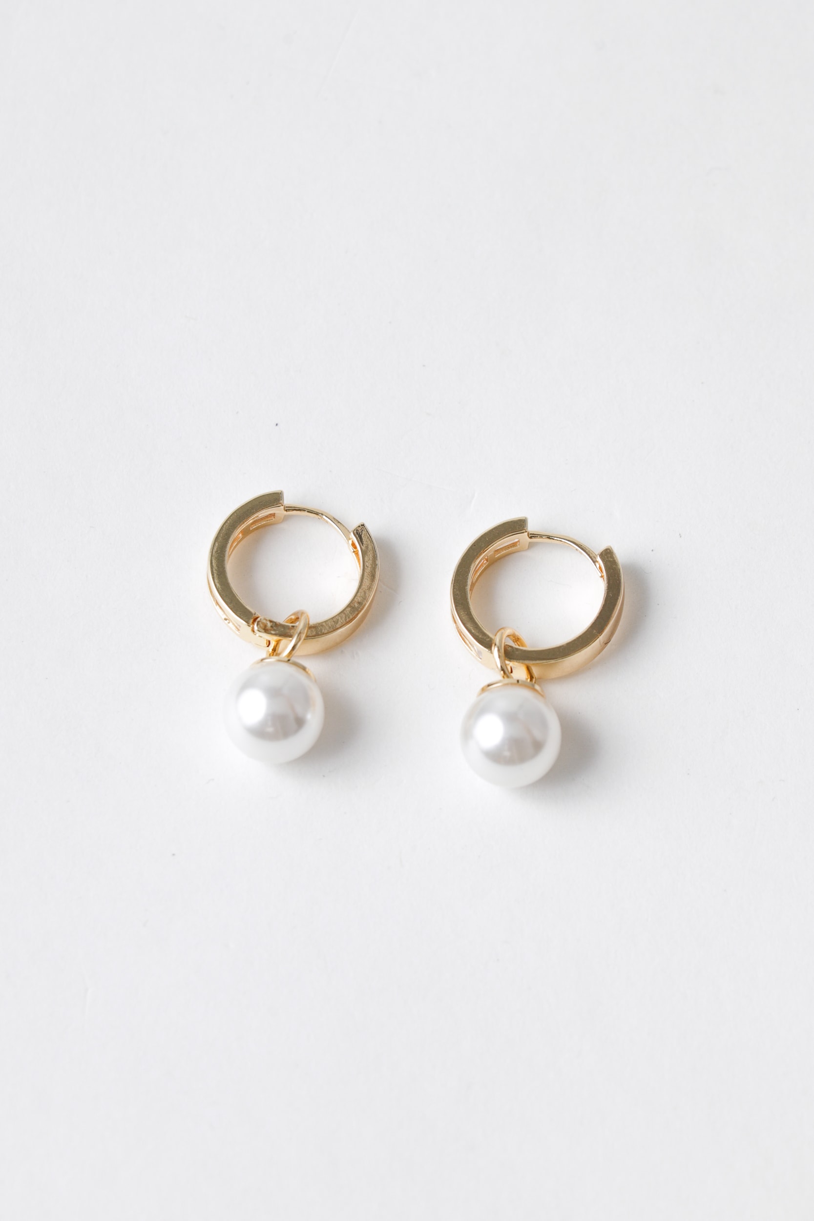 Brinco Argola Pequena Strass Com Pérola  Dourado