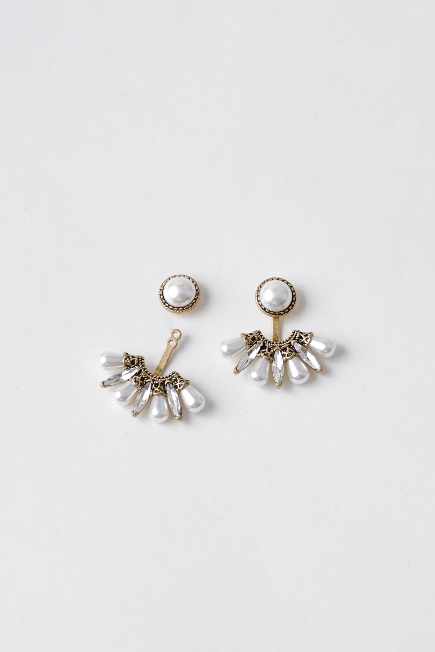 Brinco Com Pingente De Strass E Pérolas Dourado