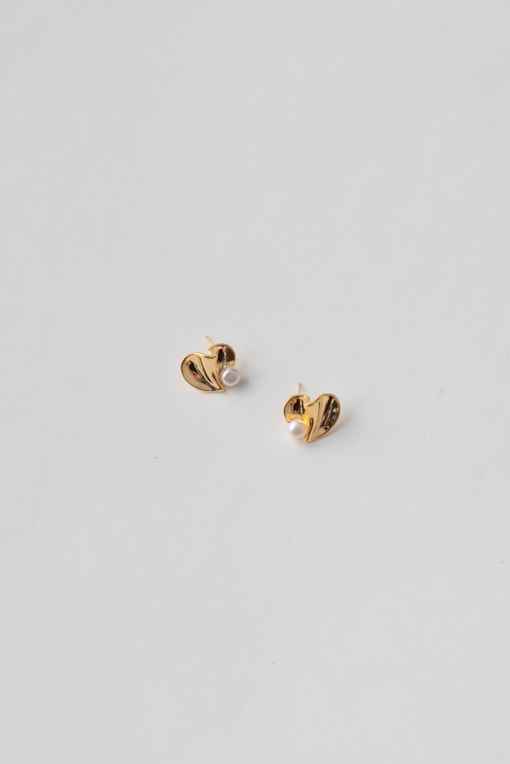 Brinco Coração Dobrado Com Pérola Dourado