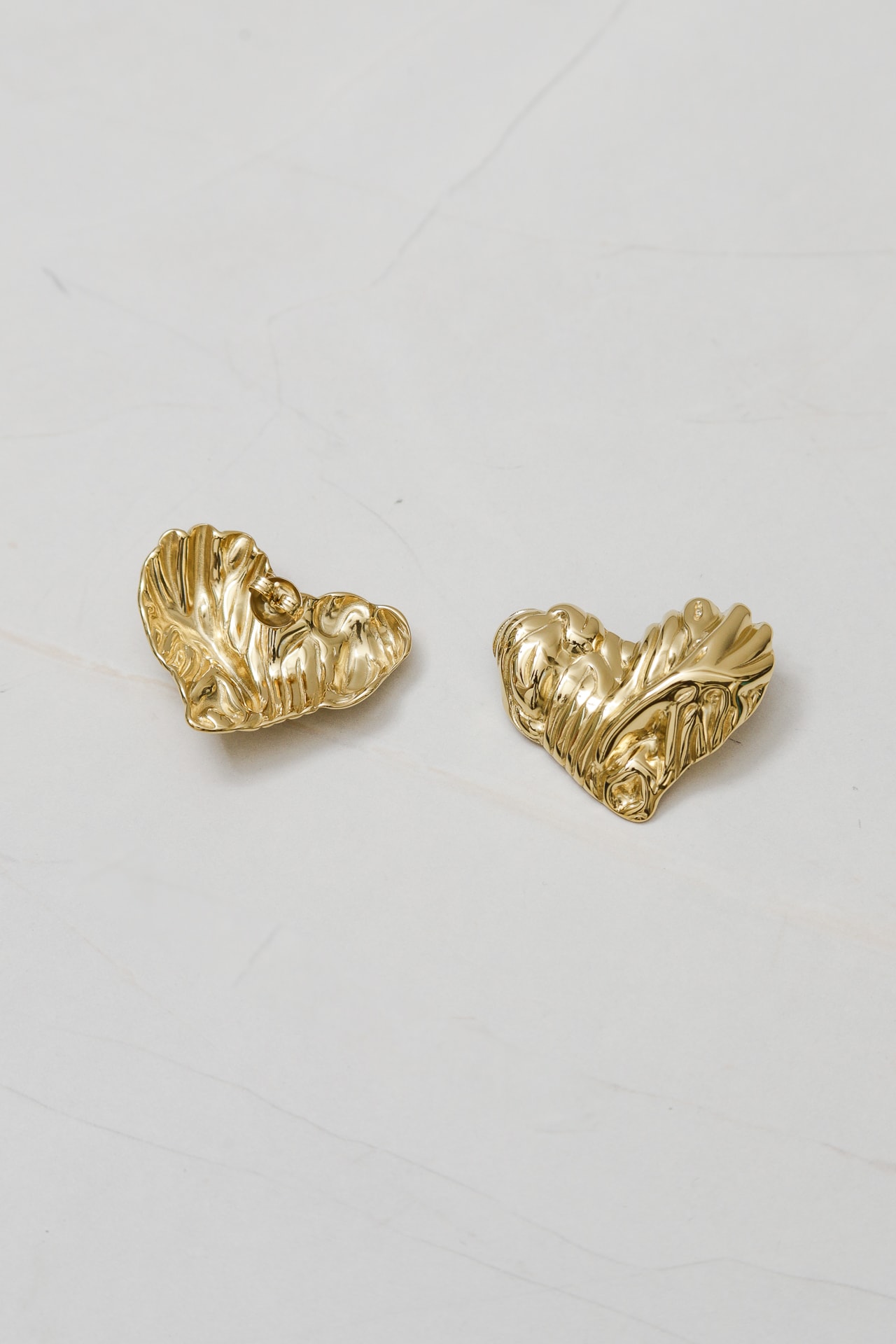 Brinco Coração Trabalhado  Dourado