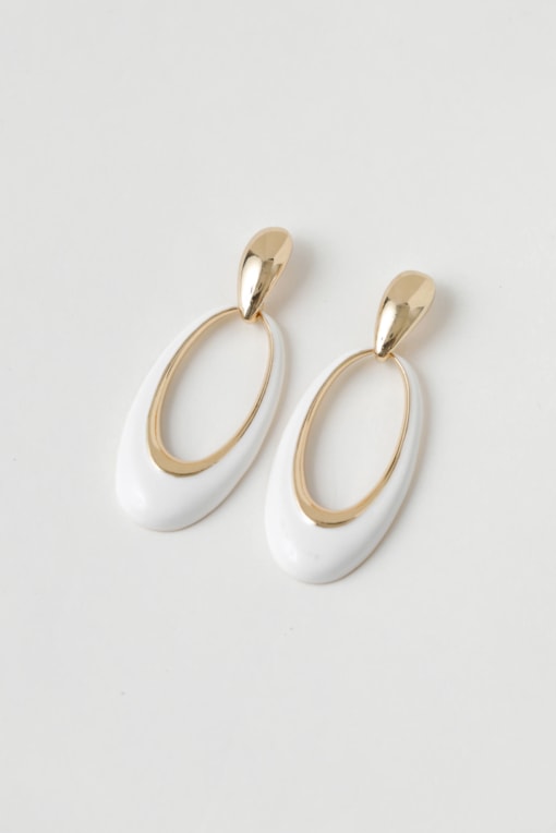 Brinco Dourado com Pingente Oval Vazado Branco
