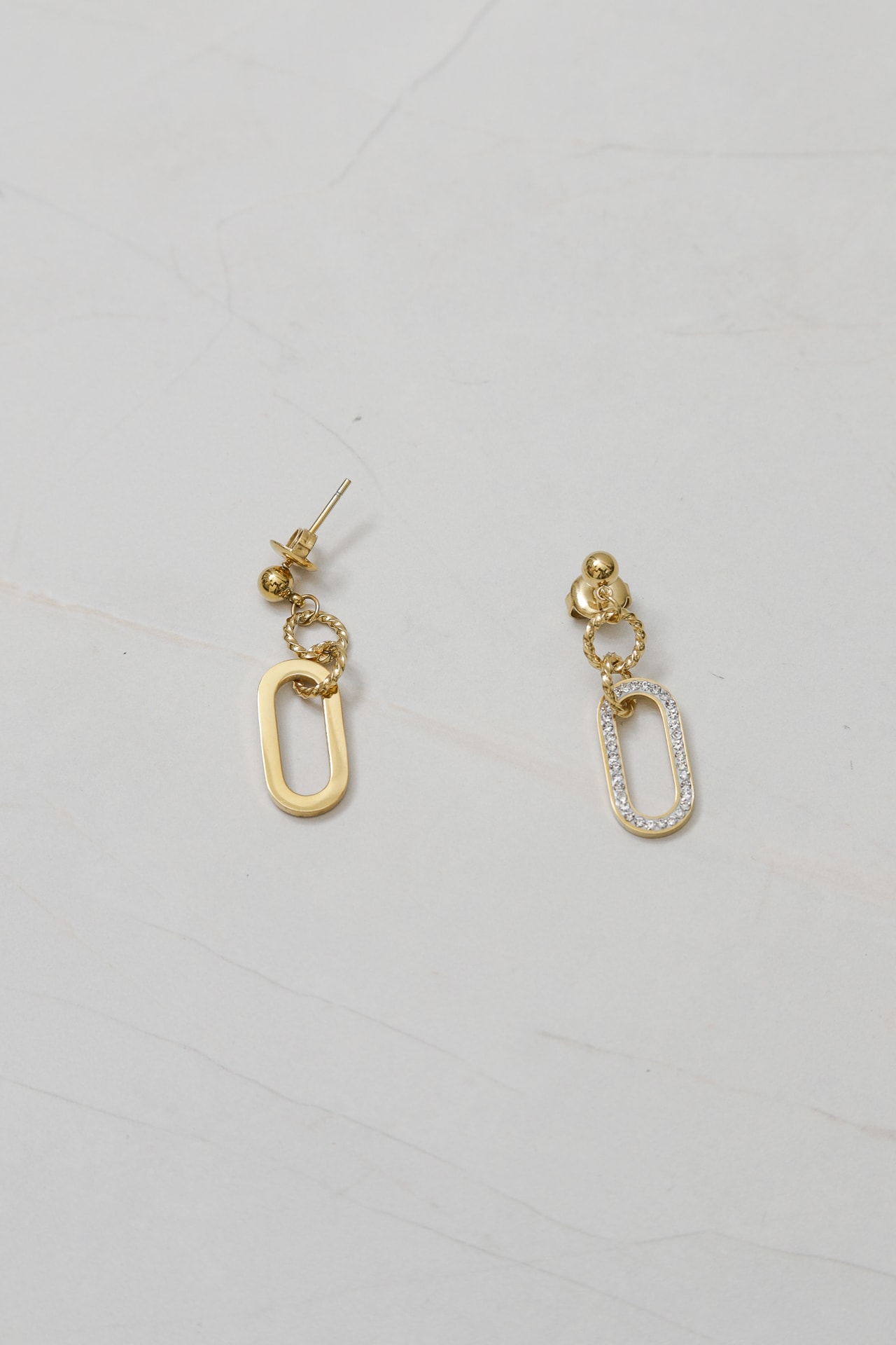 Brinco Elos Strass  Dourado