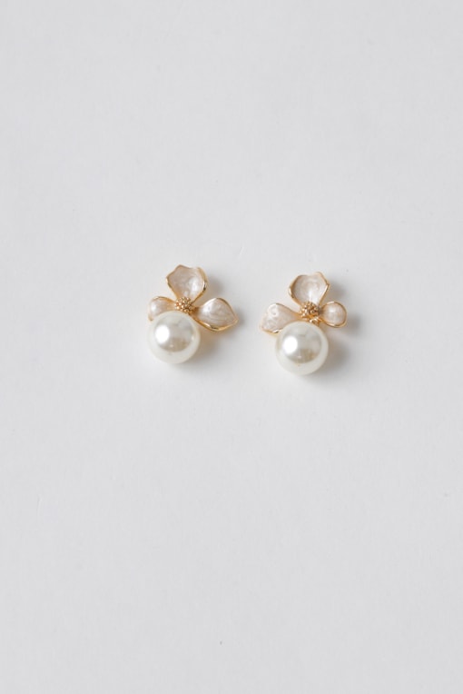 Brinco Flor Esmaltada Com Pérola  Bege