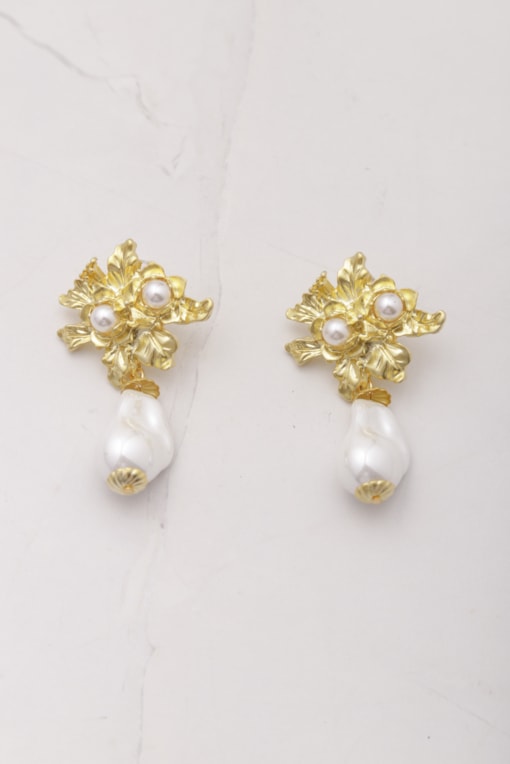 Brinco Flor Pérolas  Dourado