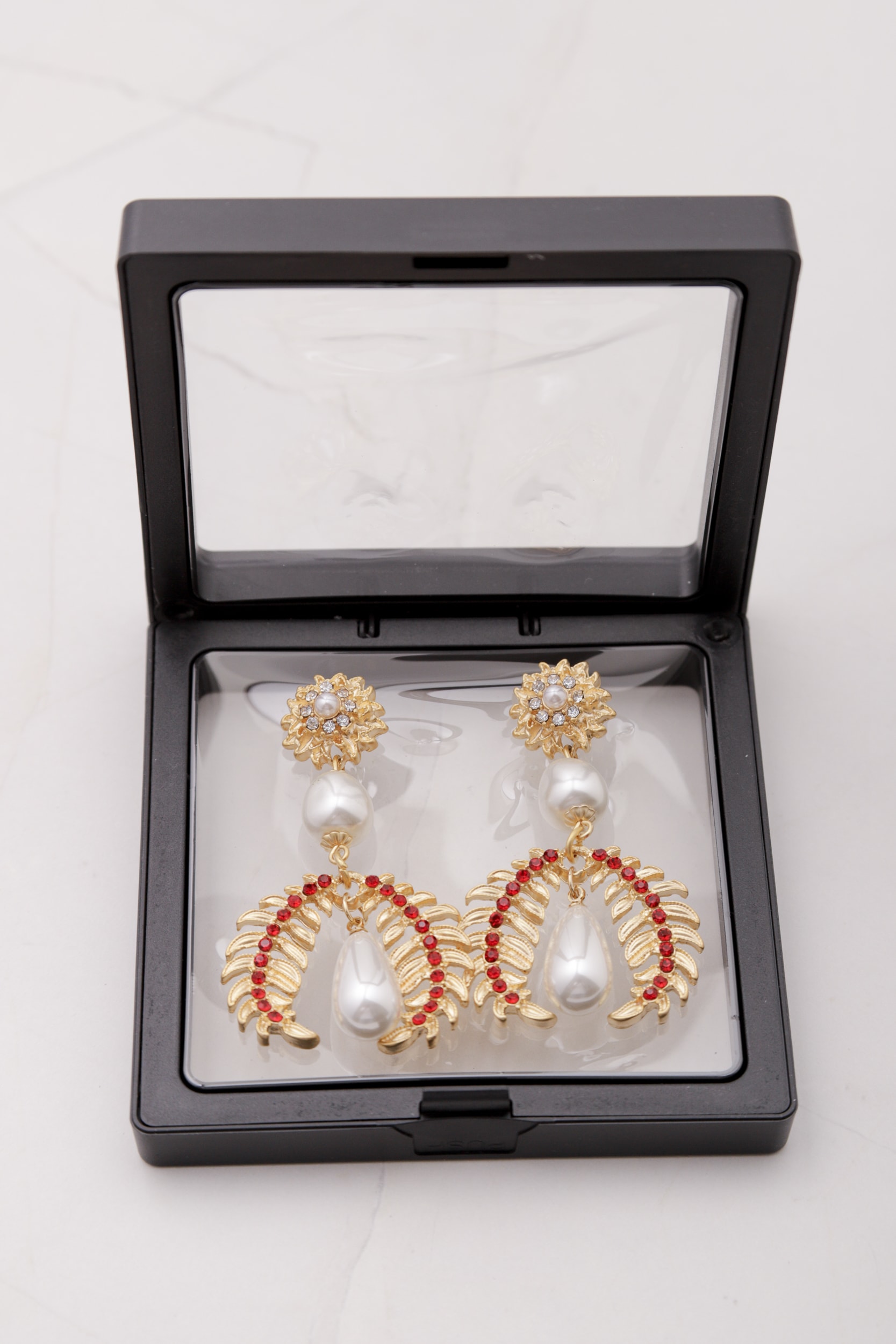 Brinco Gota Com Pedras  Off-white