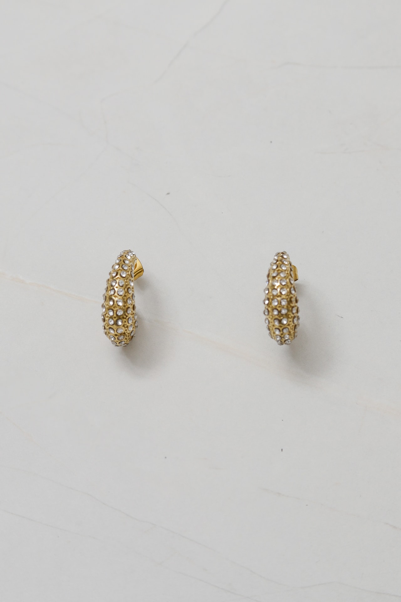 Brinco Meia Argola Brilho  Dourado