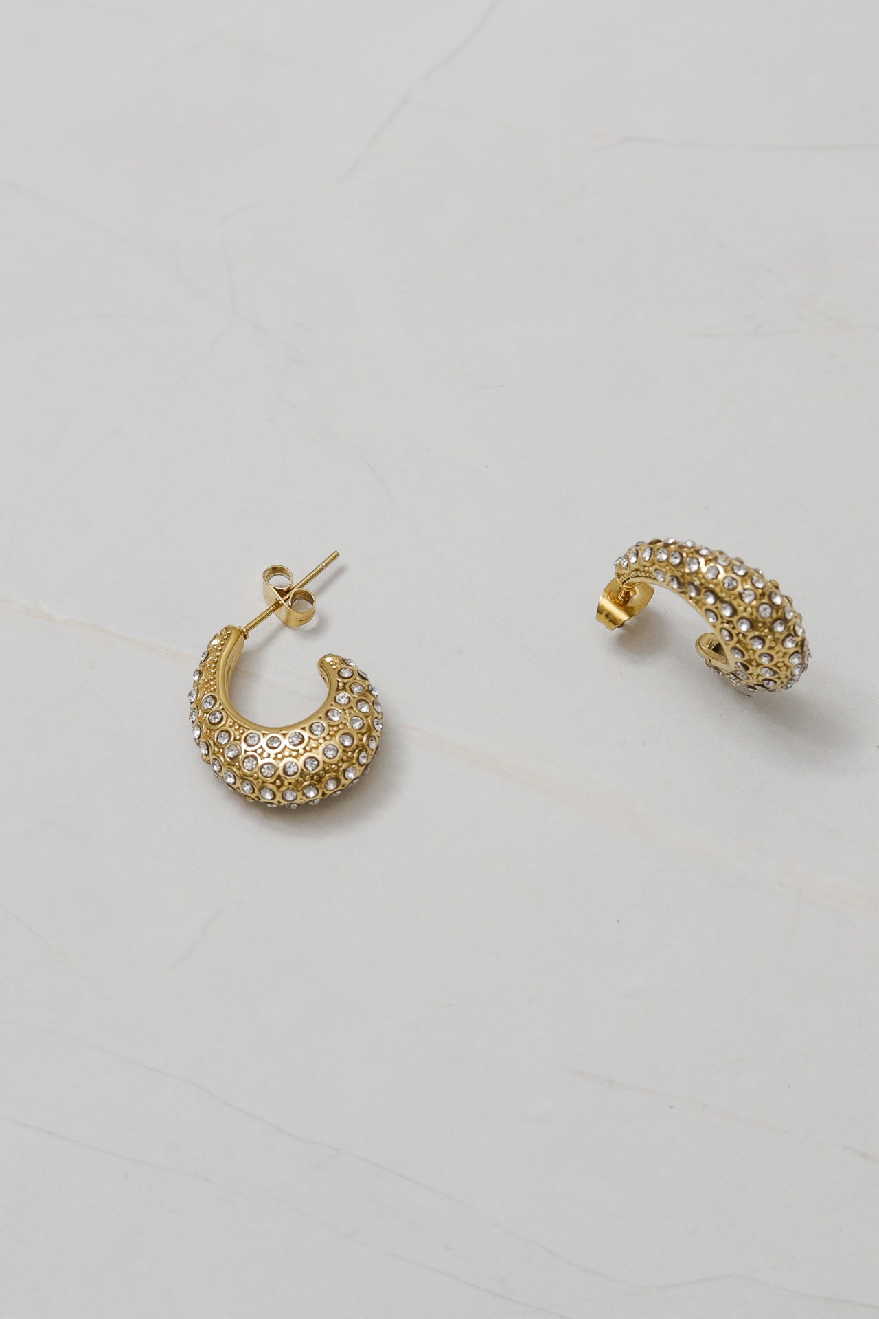 Brinco Meia Argola Brilho  Dourado