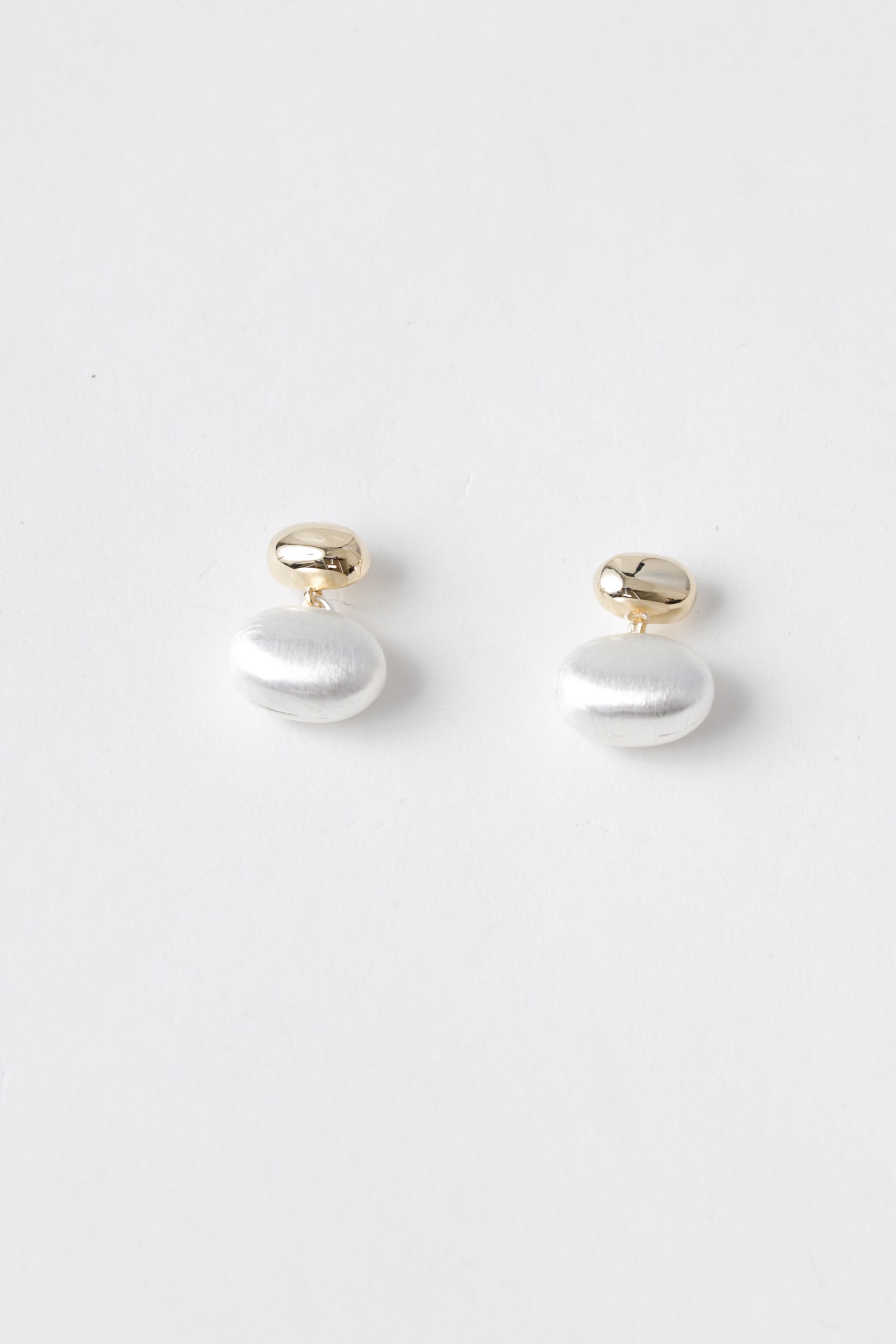 Brinco Oval Metalizado Bicolor Dourado