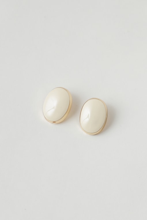 Brinco Oval Resinado  Off-white
