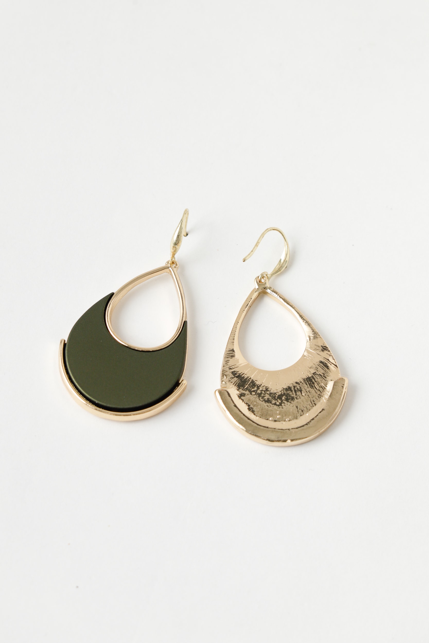 Brinco Oval Vazado Bicolor Dourado